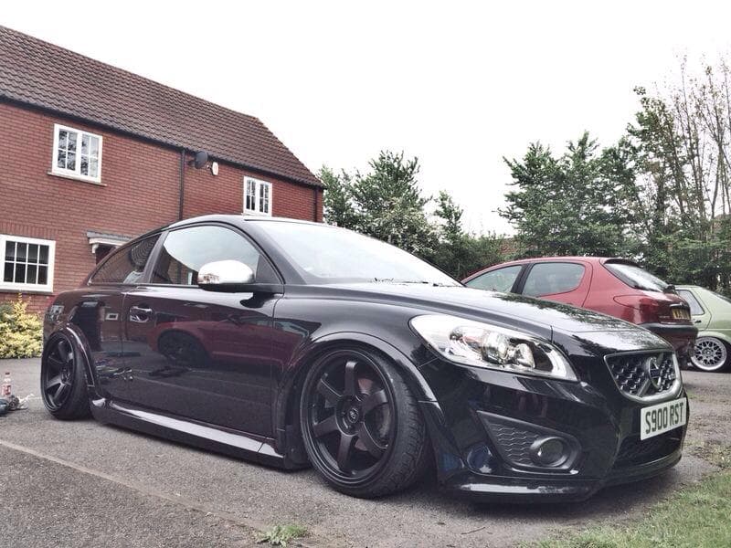 Volvo C30 on Air Lift Performance Air Suspension