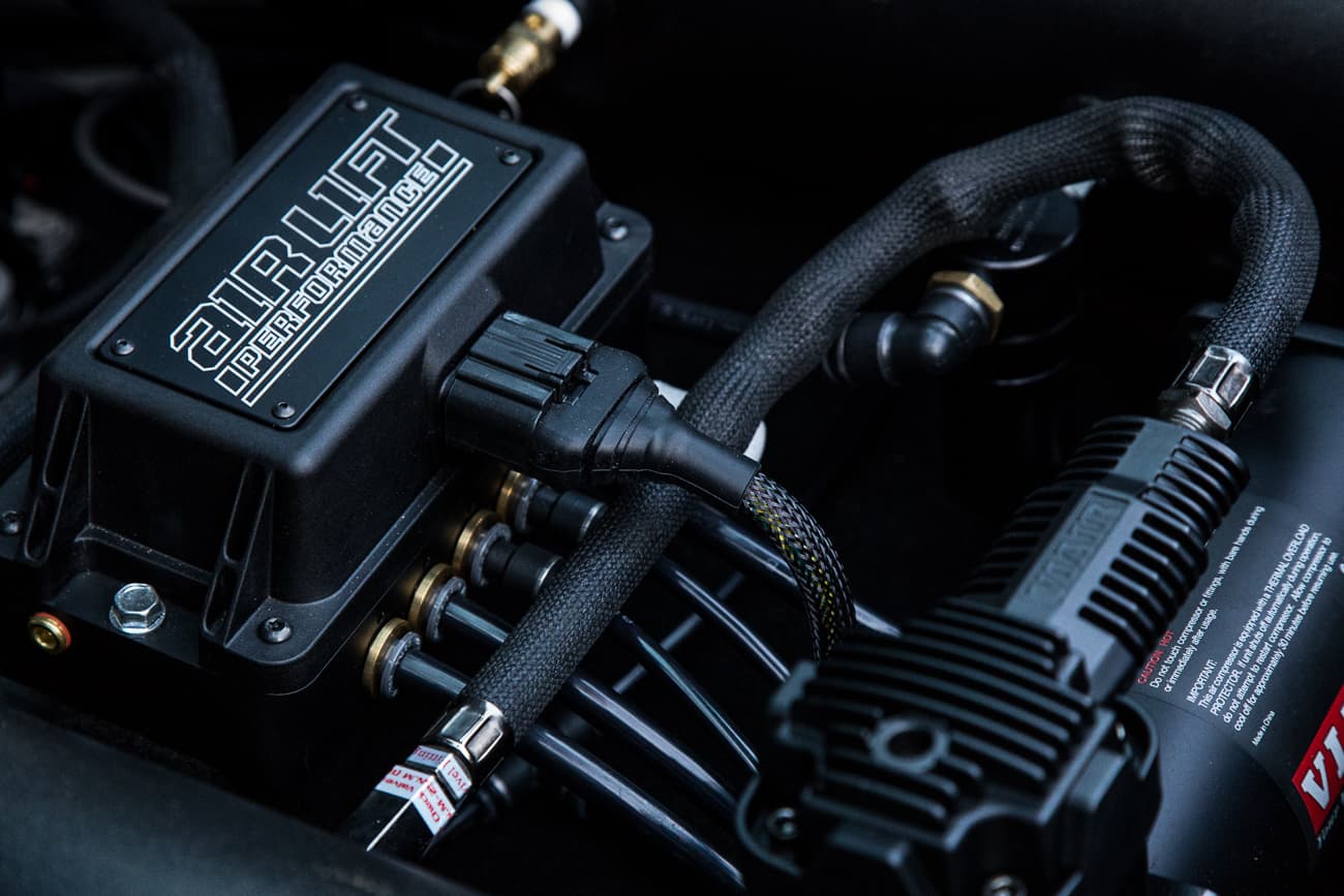 Image of 3H control system manifold with black VIAR compressor